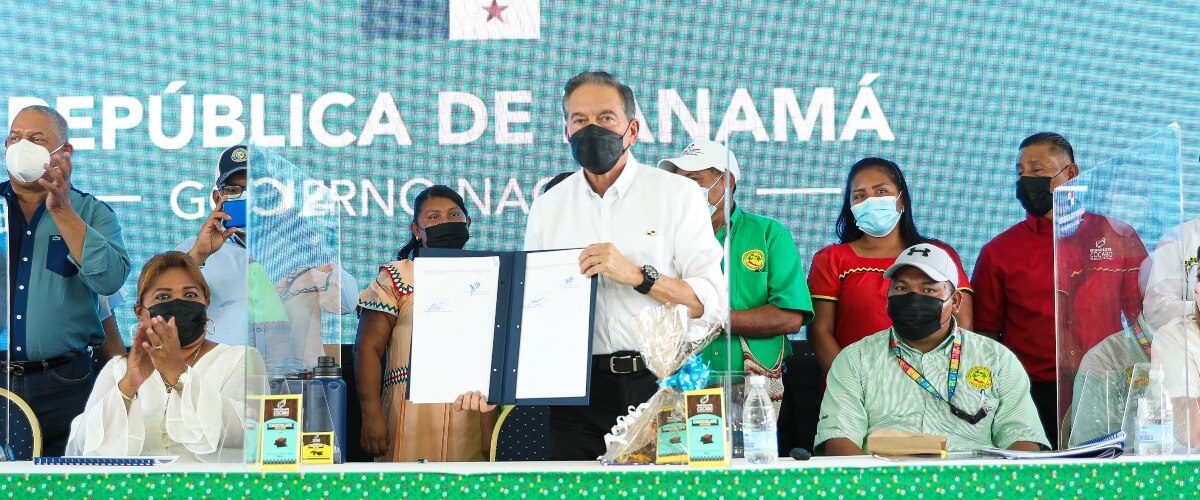 En Bocas del Toro Panamá, se firmó ley que incentiva la producción de Cacao