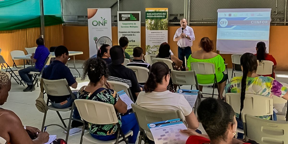 Conformación de red comunitaria y taller divulgativo sobre la estrategia REDD+ y Centro de Inteligencia de Negocios Forestales (CINFOR) para apoyar la silvicultura comunitaria en Limón.
