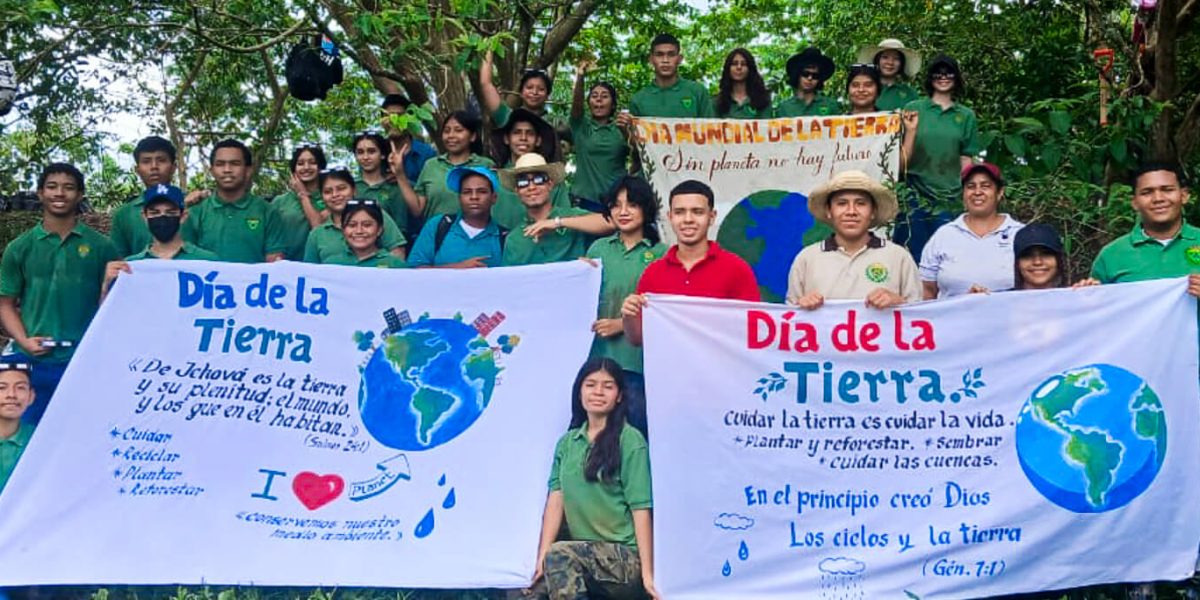 COOBANA R.L. y estudiantes realizan reforestación en conmemoración al Día Internacional de la Tierra