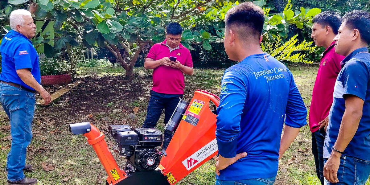 Organizaciones Indígenas ADITICA y ADITIBRI Reciben Máquina Chipeadora para Fomentar la Agricultura Sostenible