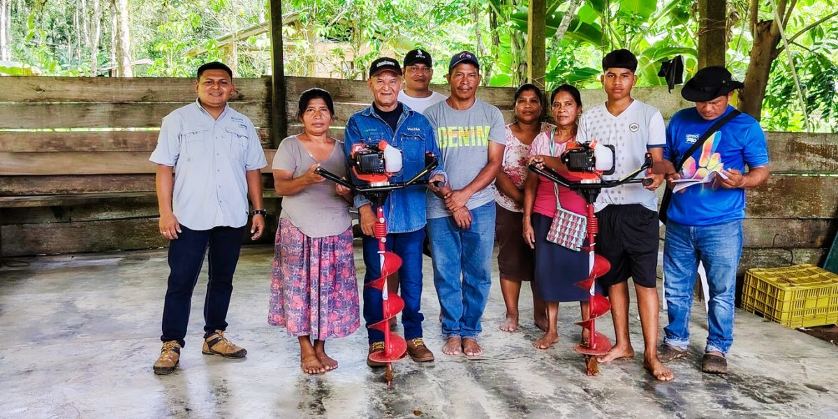 Sembrando futuro: comunidades panameñas reciben herramientas para restaurar su paisaje
