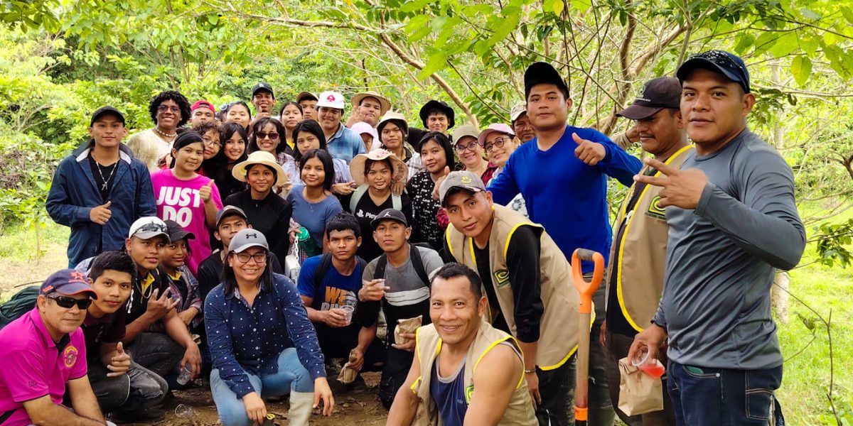 Exitosa Jornada de Reforestación en el Humedal San San Pond-Sak Promueve Conservación y Participación Juvenil