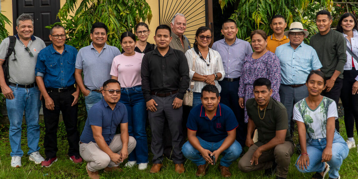 Saberes territoriales en diálogo: Wounaan y Bribri comparten experiencias sobre titulación y monitoreo ambiental