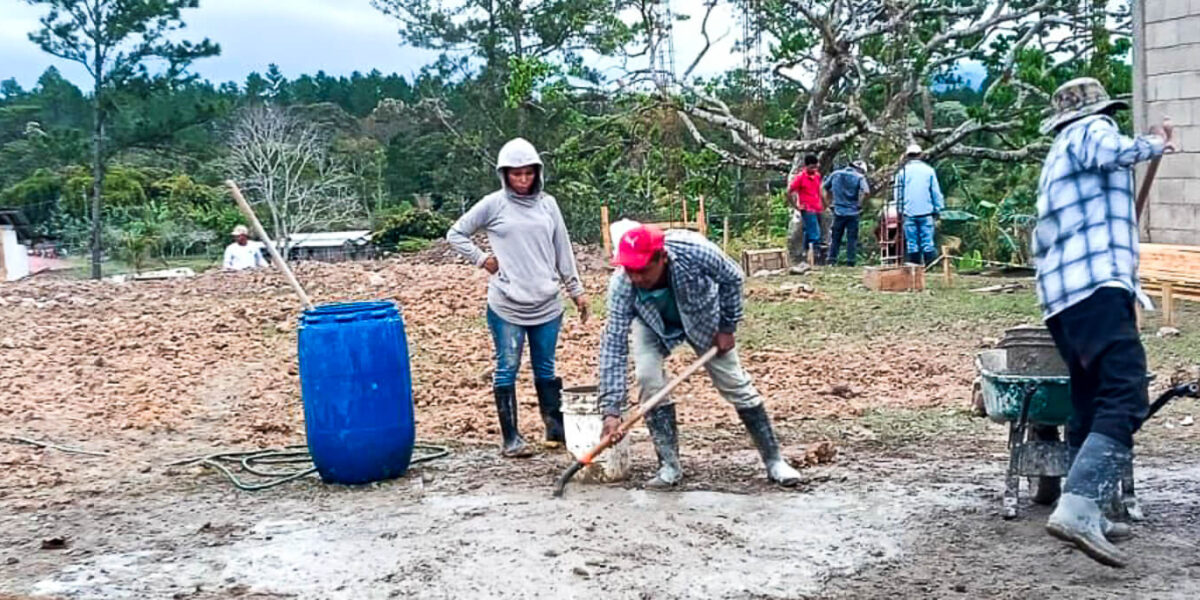 Pueblo Nuevo Subirana aporta trabajo comunitario para la construcción de auditorio