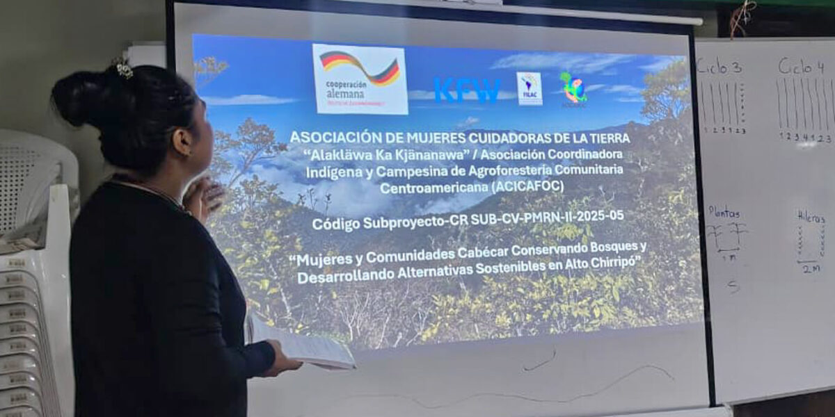 Mujeres Cabécar fortalecen la conservación de bosques y la gestión comunitaria mediante rendición de cuentas en Alto Chirripó.
