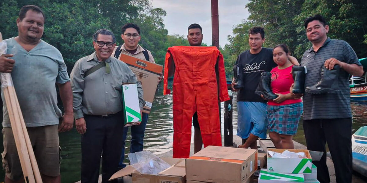 Comunidad de Isla Espíritu Santo fortalece su capacidad para proteger los ecosistemas de manglar