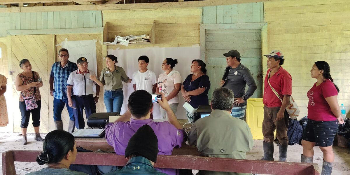 ACICAFOC y el Consejo del Territorio Bribri de Panamá formalizan convenio para impulsar el desarrollo comunitario y la conservación.