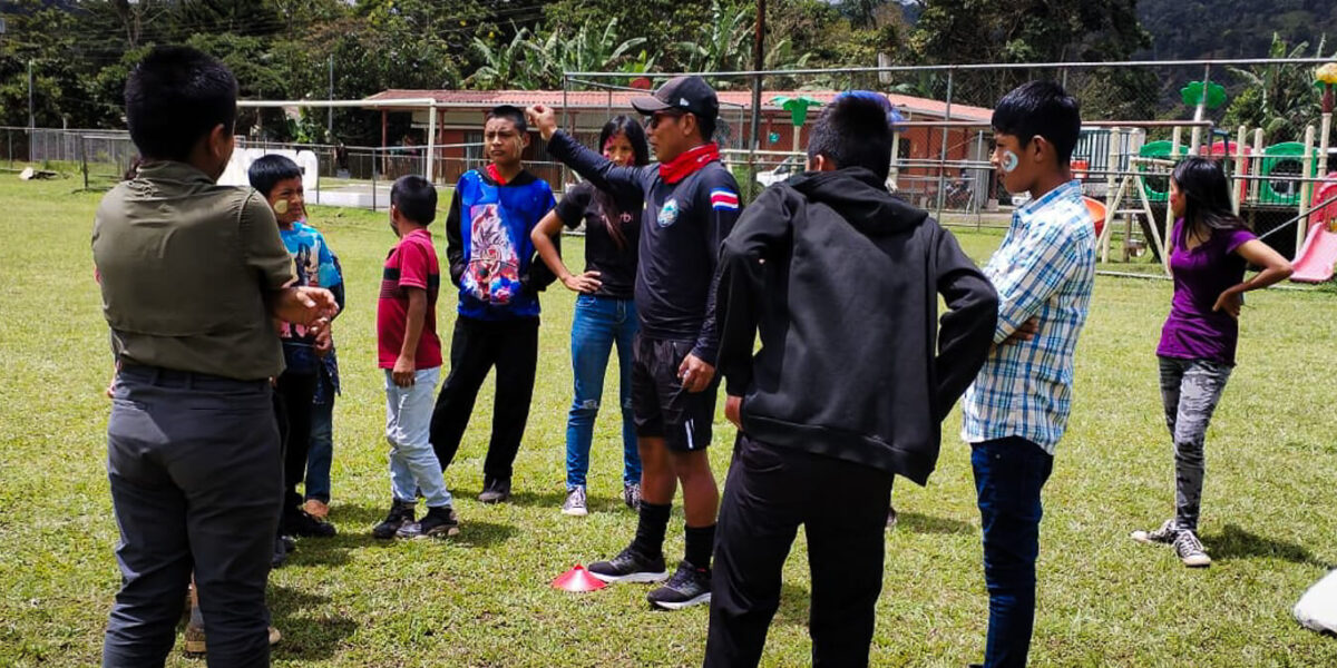 Familias Cabécar fortalecen sus conocimientos para prevenir la violencia intrafamiliar y promover el bienestar familiar